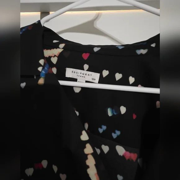 Equipment Femme Adalyn Refracted Heart Button-Down Blouse 🖤✨ MEDIUM - Picture 5 of 5